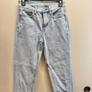 American Eagle’s Light Wash Jeans with a Tapered Leg (mom jeans) (size 00)